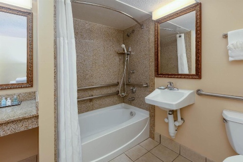 Wyndham Riverfront Little Rock image 5